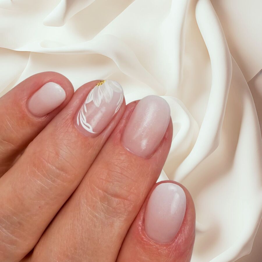 Natürlicher Shellac mit weißem Blumenmuster