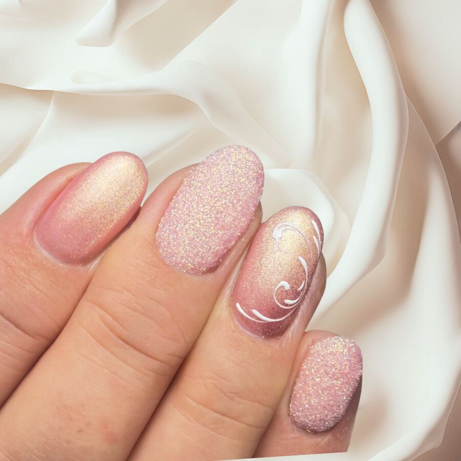 Roségoldene Gelnägel mit Glitzer